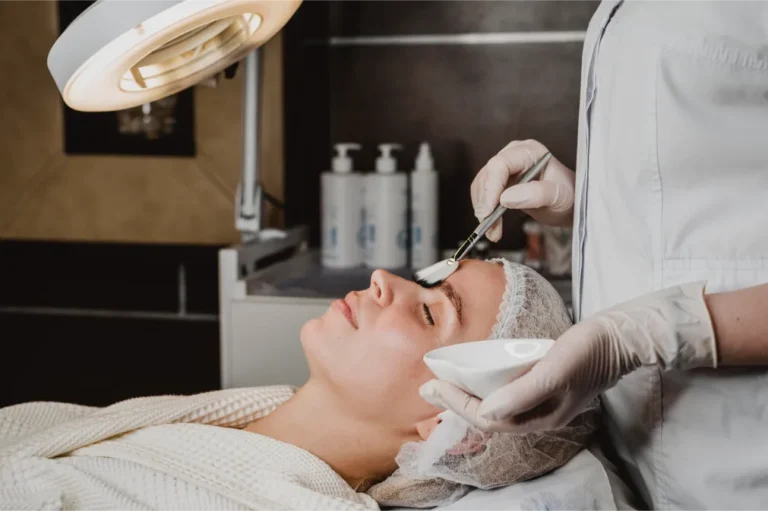 Kimyasal Peeling Tedavisi - İstanbul Dermatolog